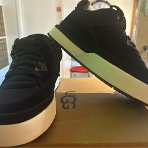 UGG Unisex GOLDENCUSH Sneaker, Black, 8 Men's/9 Women's